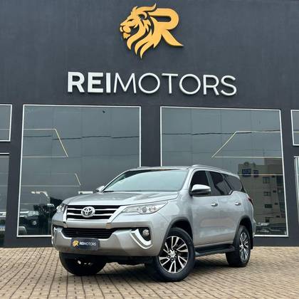 TOYOTA HILUX SW4 2.7 SRV 7 LUGARES 4X2 16V FLEX 4P AUTOMÁTICO TOYOTA HILUX SW4 2.7 SRV 7 LUGARES 4X2 16V FLEX 4P AUTOMÁTICO